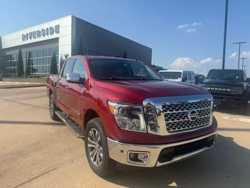 2018 Nissan Titan SL photo 1