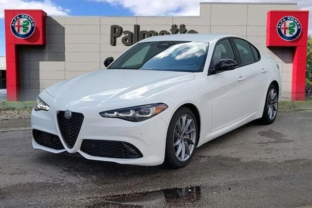 2025 Alfa Romeo Giulia photo 1