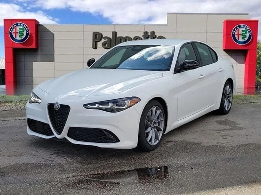 2025 Alfa Romeo Giulia photo 1