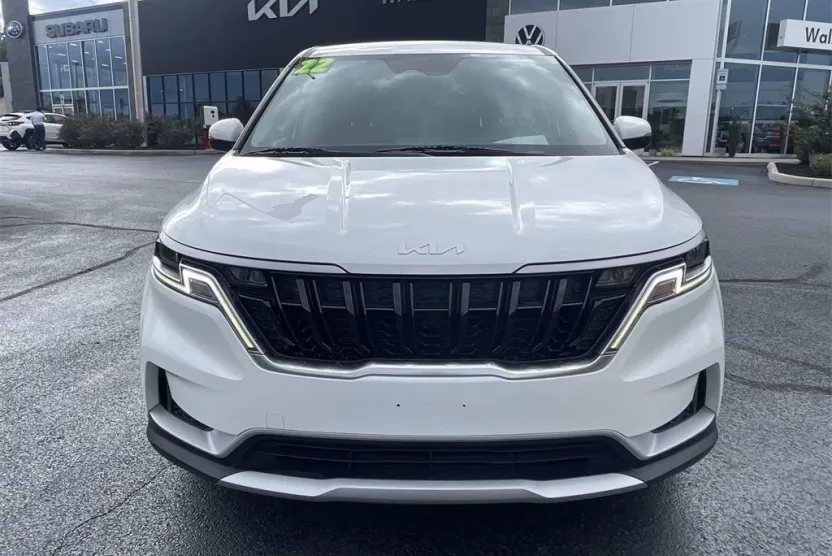 2022 Kia Carnival LX photo 1
