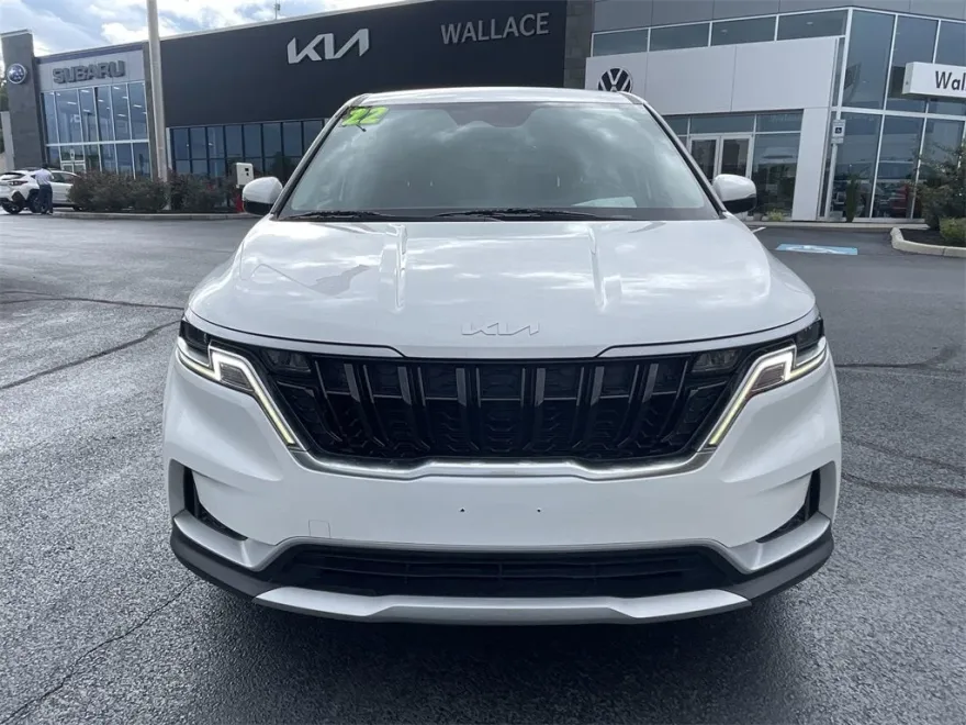 2022 Kia Carnival LX photo 1