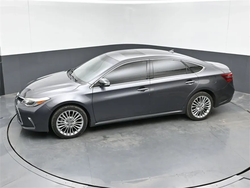 2016 Toyota Avalon Limited photo 1