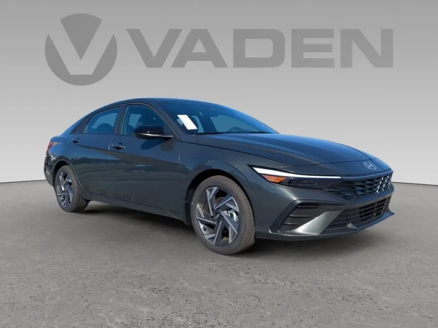2025 Hyundai Elantra SEL Sport photo 1