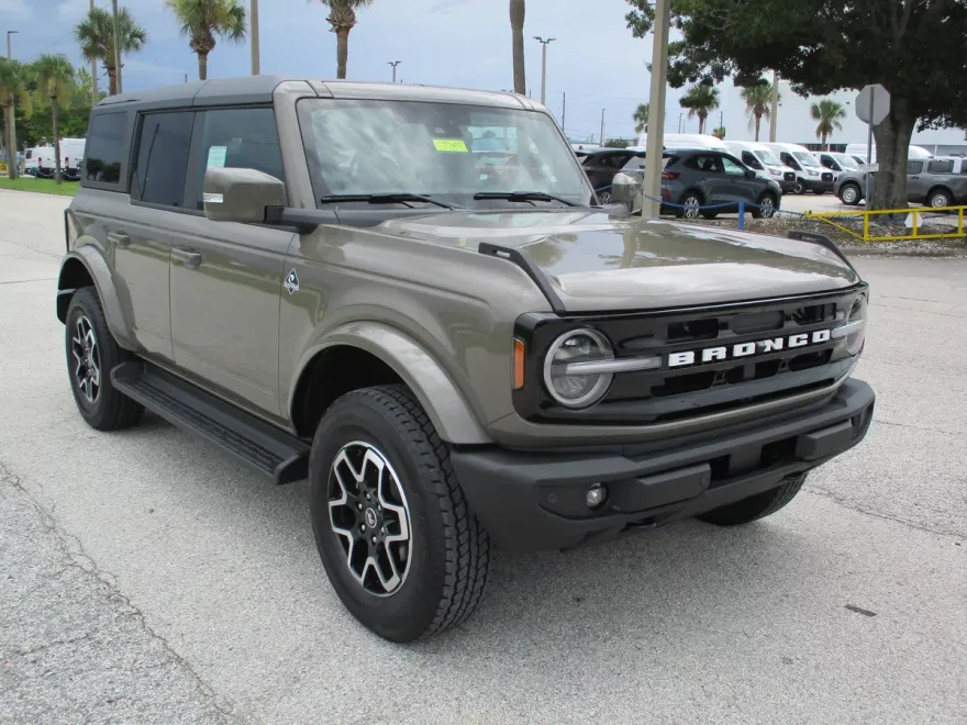 2025 Ford Bronco Outer Banks photo 1