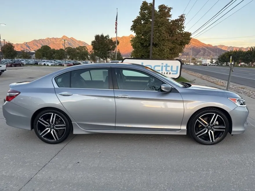2017 Honda Accord Sport photo 1