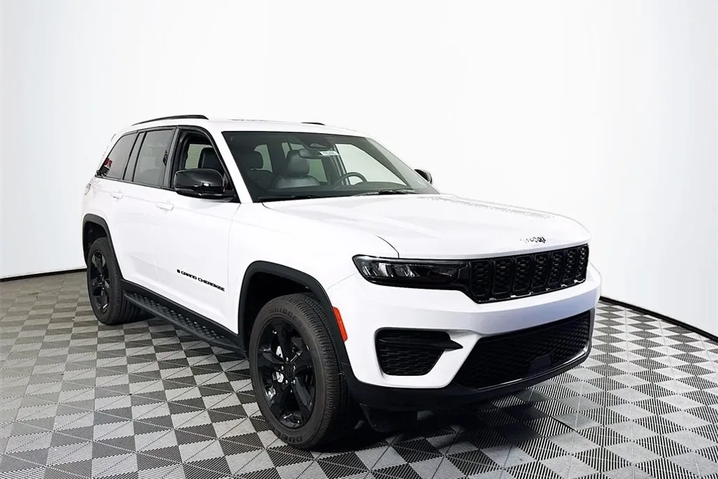 2025 Jeep Grand Cherokee Altitude photo 1