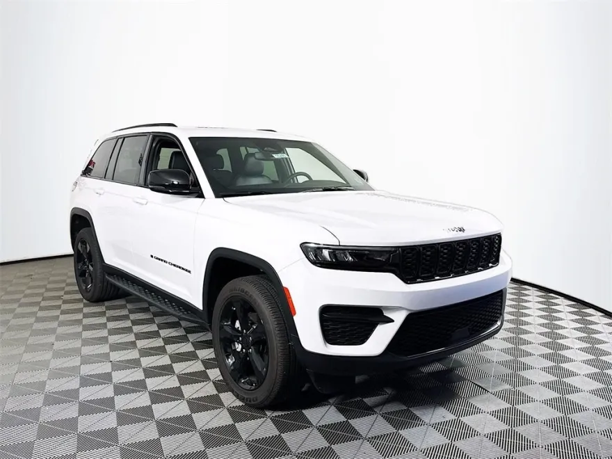 2025 Jeep Grand Cherokee Altitude photo 1