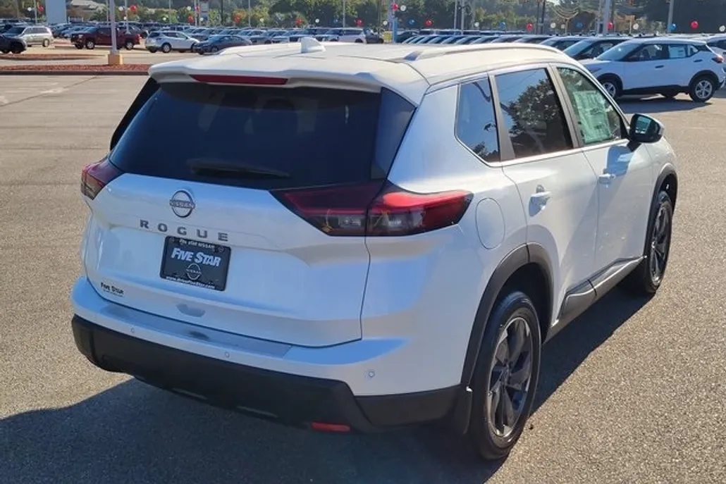 2026 Nissan Rogue SV photo 1