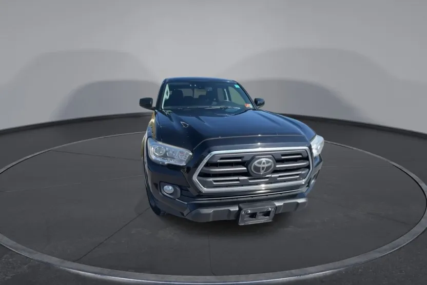 2018 Toyota Tacoma V6 SR5 4x4 photo 1