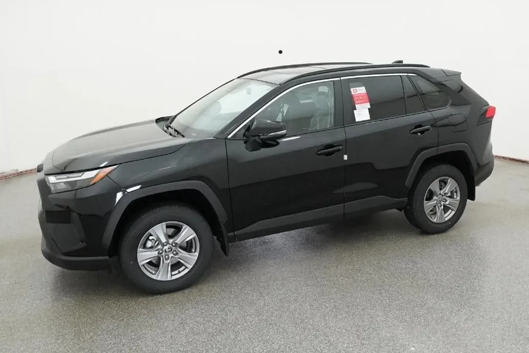 2025 Toyota RAV4 XLE photo 1