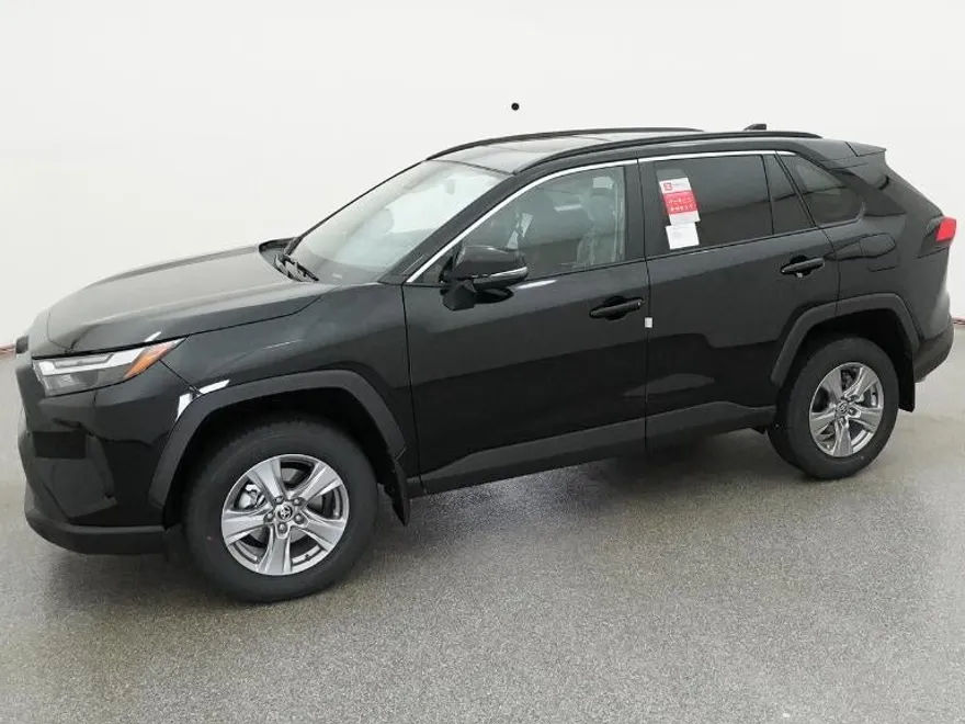 2025 Toyota RAV4 XLE photo 1