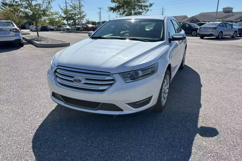2014 Ford Taurus Limited photo 1