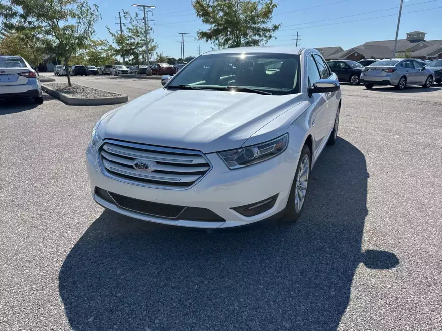 2014 Ford Taurus Limited photo 1