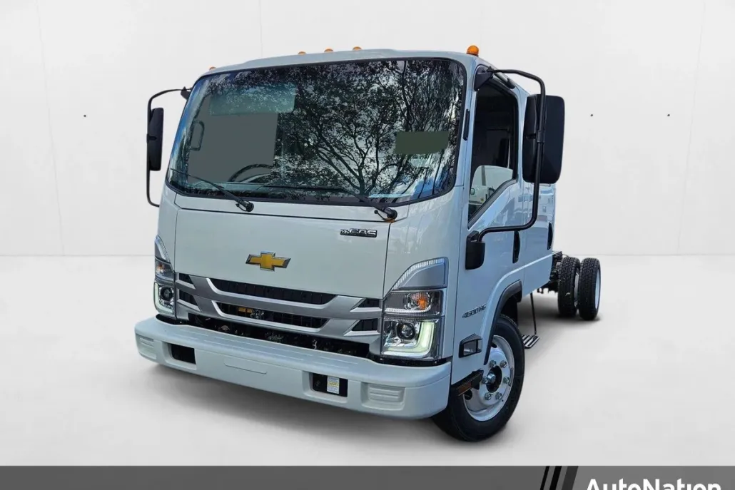 2025 Chevrolet Silverado 4500HD photo 1
