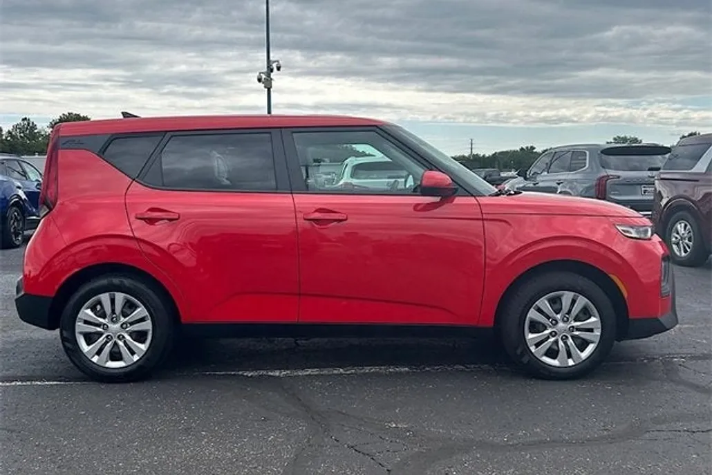 2020 Kia Soul LX photo 1