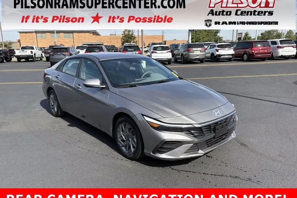 2024 Hyundai Elantra SEL photo 1
