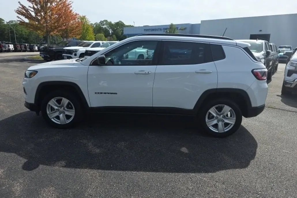 2022 Jeep Compass Latitude photo 1