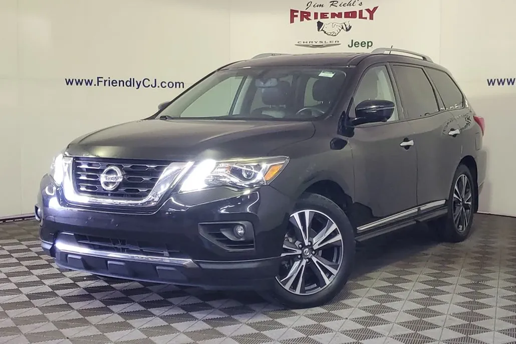 2017 Nissan Pathfinder Platinum photo 1