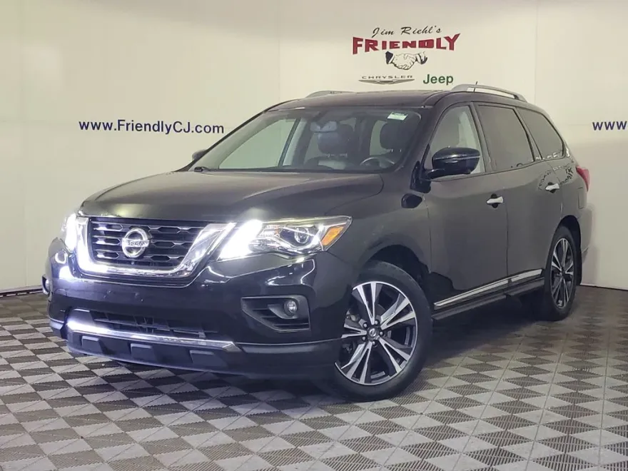 2017 Nissan Pathfinder Platinum photo 1