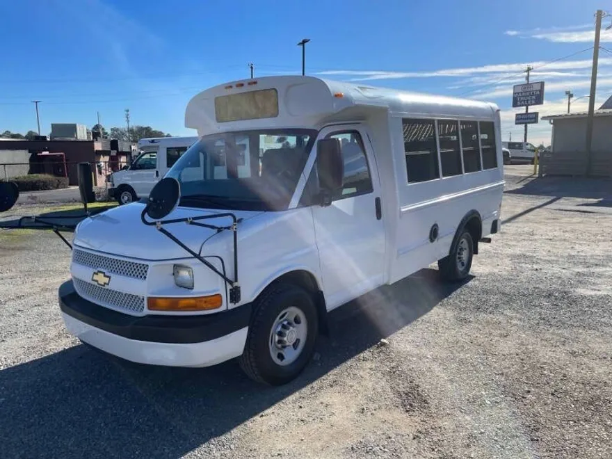 2014 Chevrolet Express 3500 Cutaway photo 1