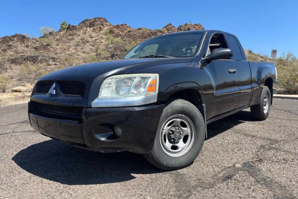 2007 Mitsubishi Raider LS photo 1
