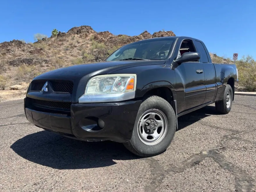 2007 Mitsubishi Raider LS photo 1