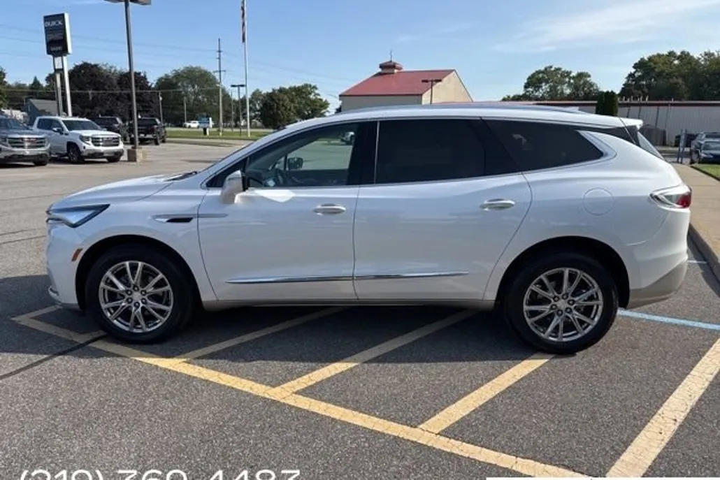 2022 Buick Enclave Essence photo 1