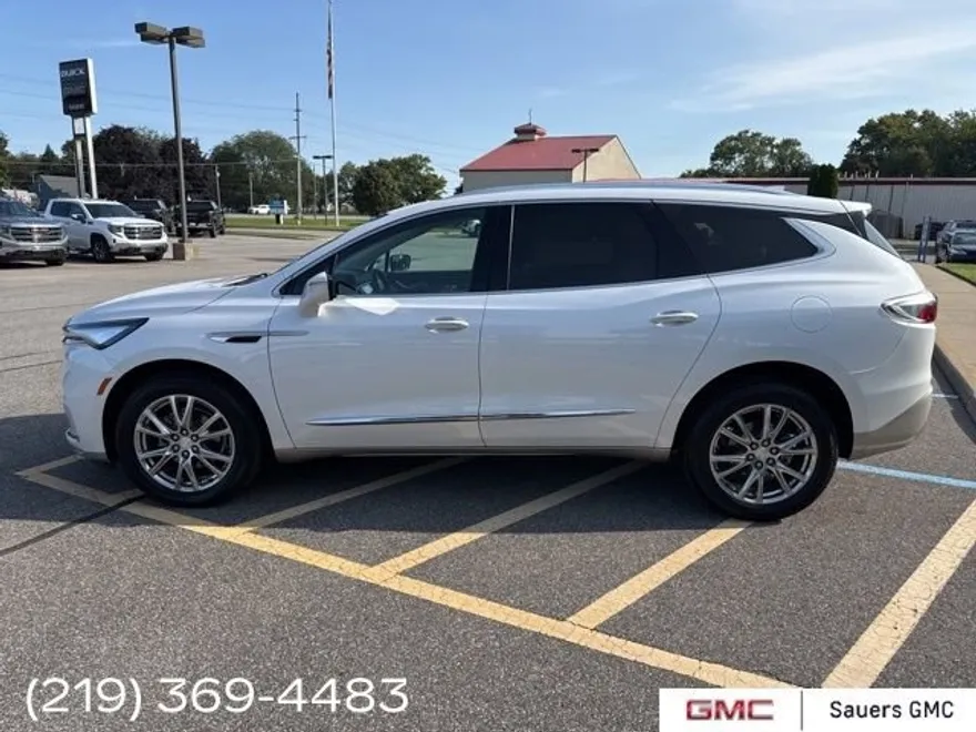 2022 Buick Enclave Essence photo 1