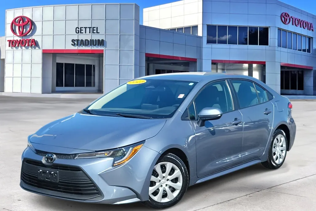 2023 Toyota Corolla LE photo 1