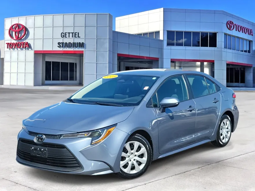 2023 Toyota Corolla LE photo 1