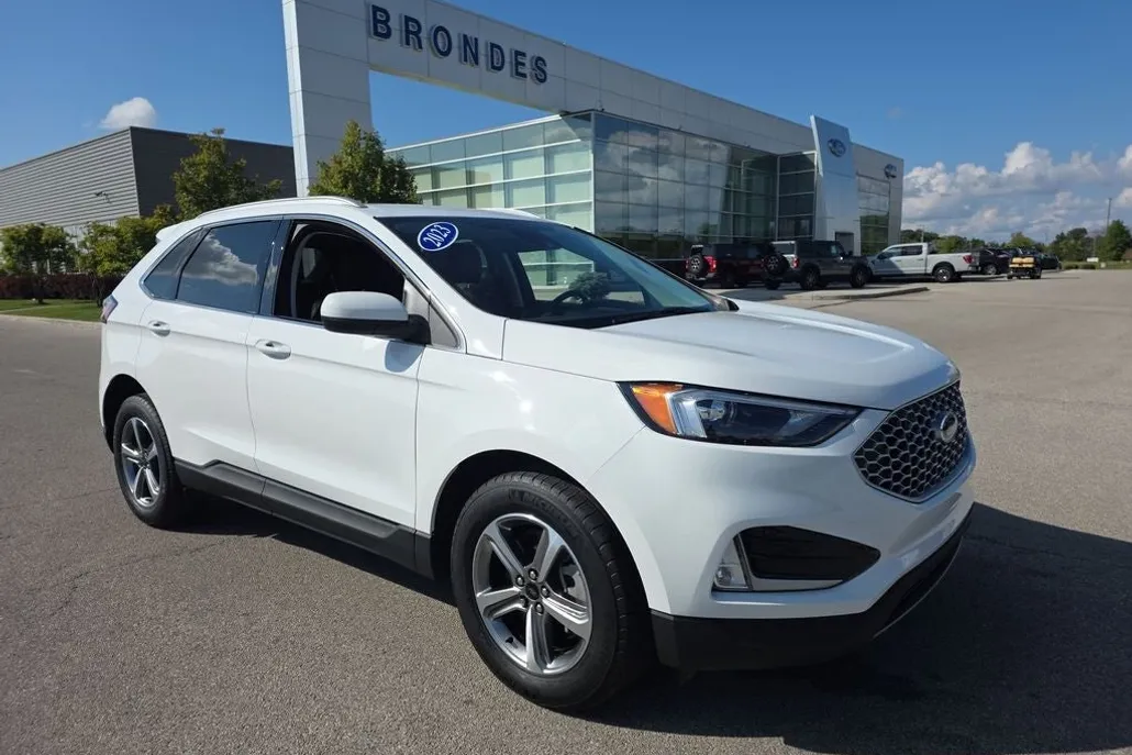 2023 Ford Edge SEL photo 1