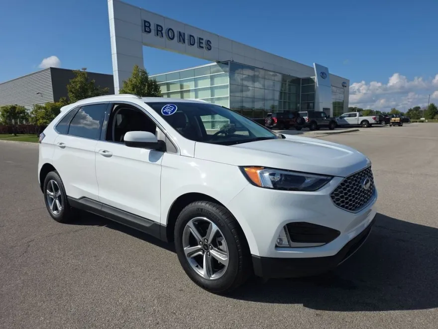 2023 Ford Edge SEL photo 1