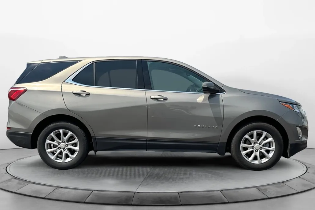 2019 Chevrolet Equinox LT photo 1