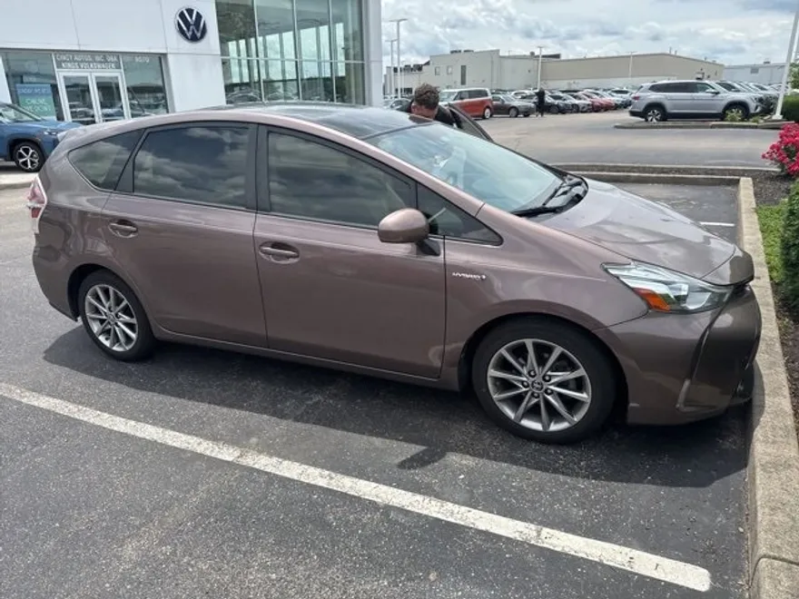 2017 Toyota Prius V Five photo 2