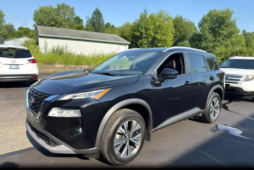2022 Nissan Rogue SV photo 1