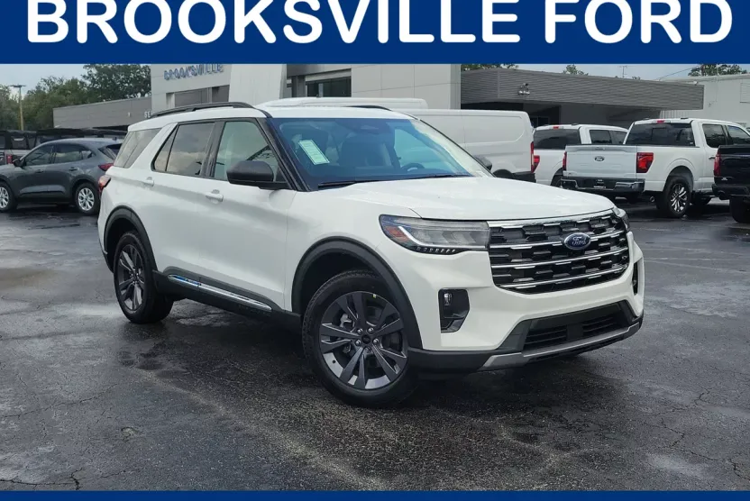 2025 Ford Explorer photo 1