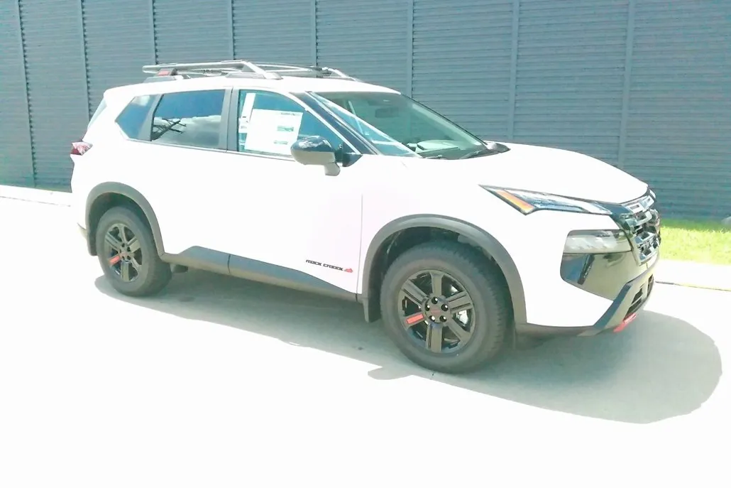 2026 Nissan Rogue SV photo 1