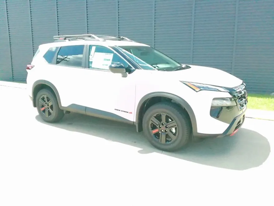 2026 Nissan Rogue SV photo 1