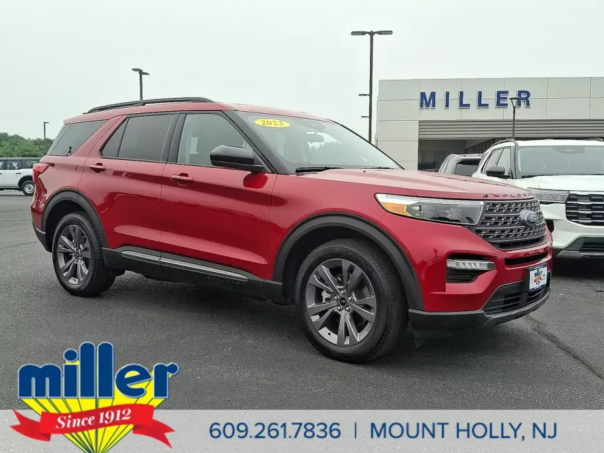2023 Ford Explorer XLT photo 1