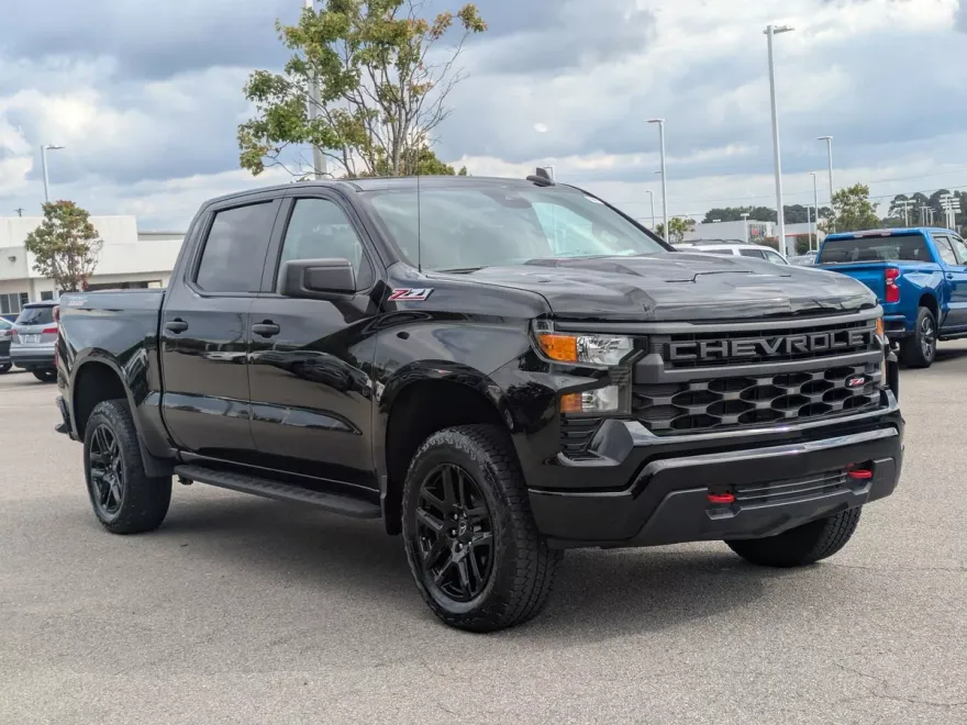 2025 Chevrolet Silverado 1500 Custom Trail Boss photo 1