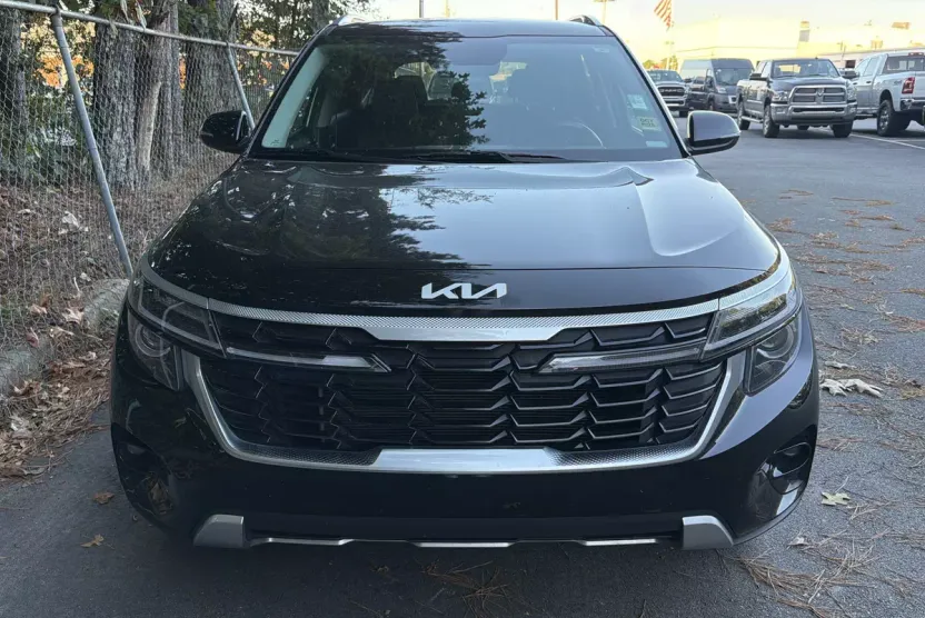 2024 Kia Seltos EX photo 1