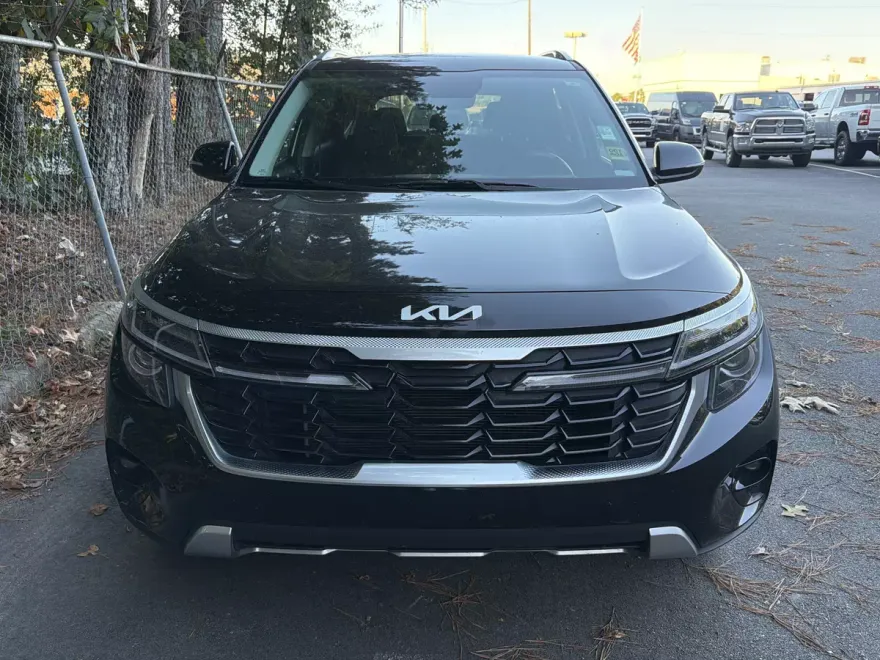 2024 Kia Seltos EX photo 1