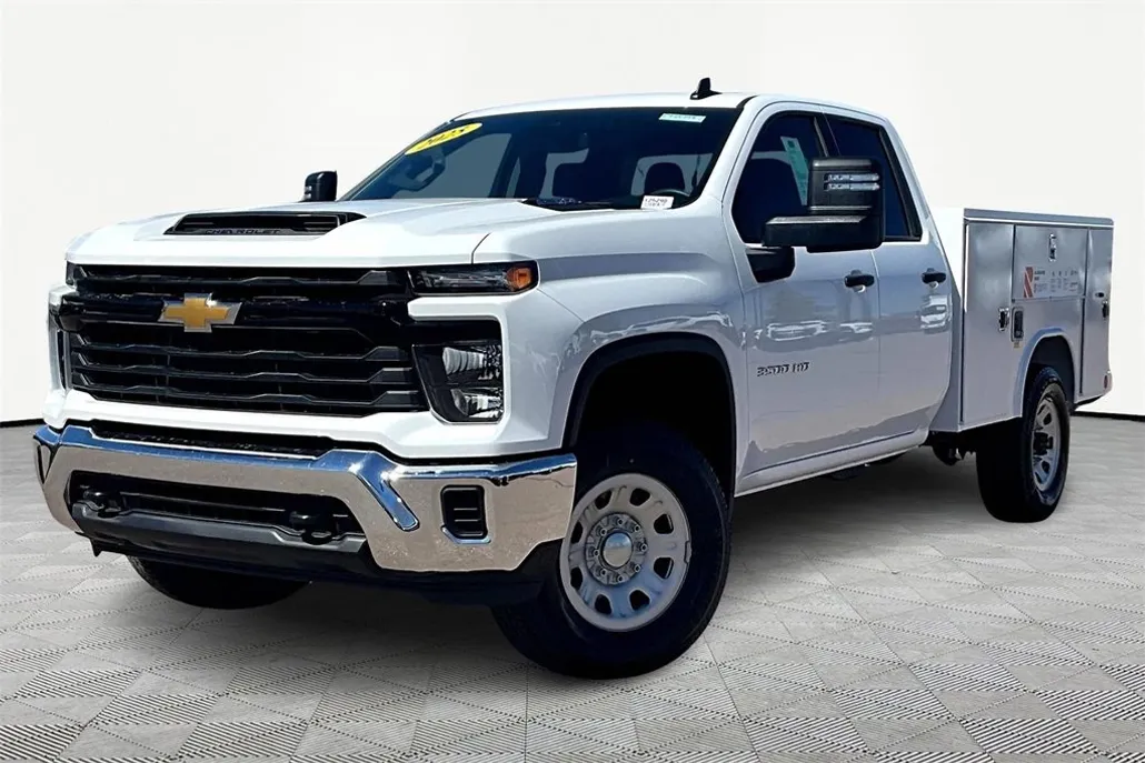 2025 Chevrolet Silverado 3500HD photo 1