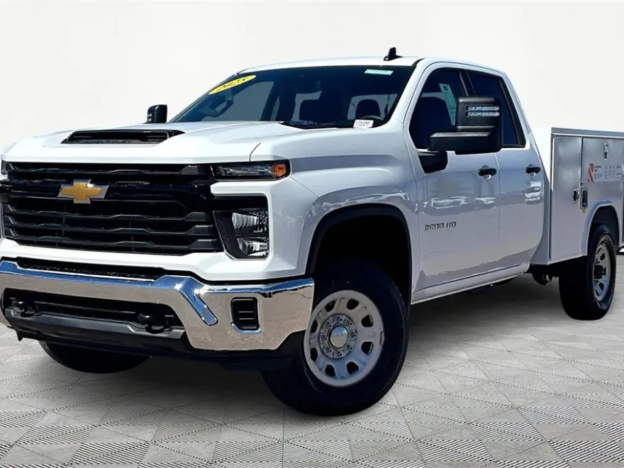 2025 Chevrolet Silverado 3500HD photo 1