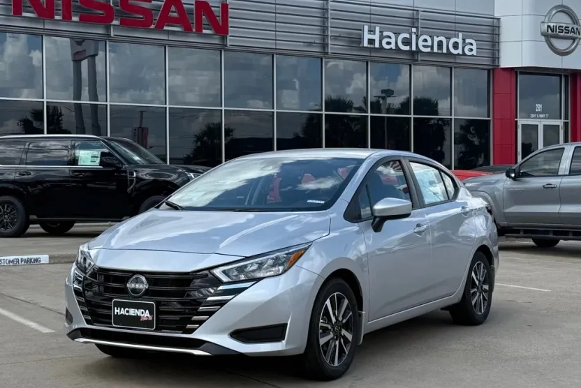 2025 Nissan Versa 1.6 SV photo 1