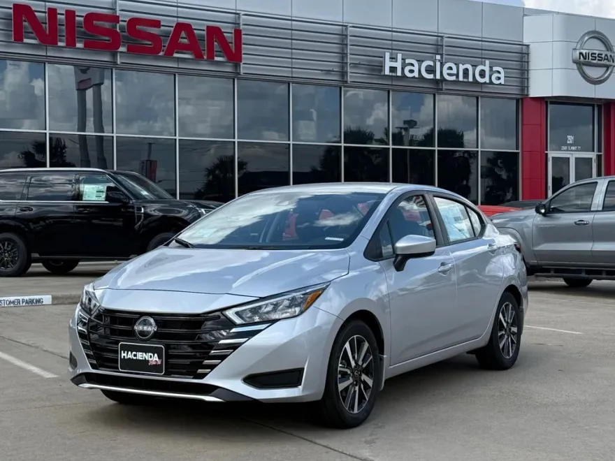 2025 Nissan Versa 1.6 SV photo 1