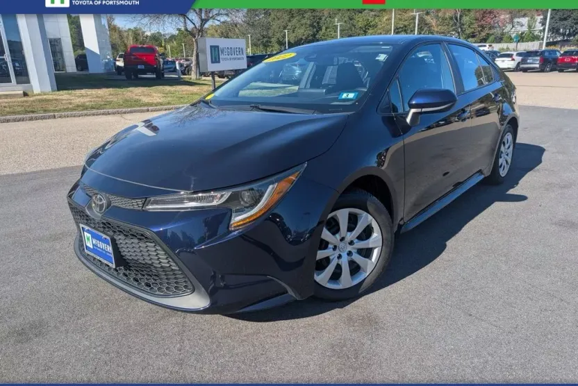 2022 Toyota Corolla LE photo 1