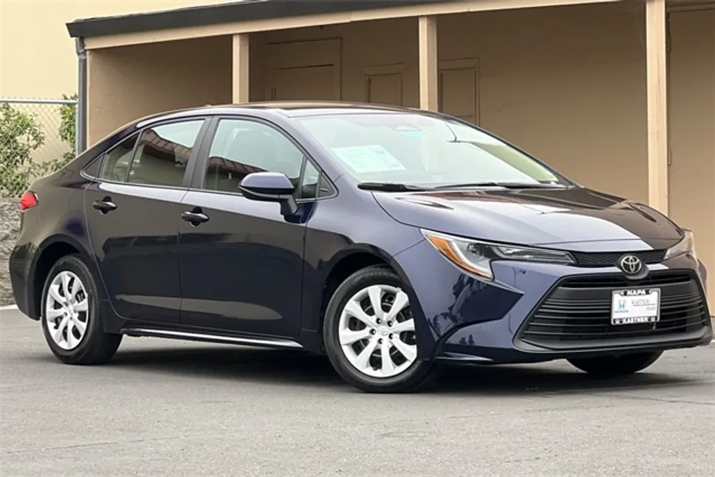 2025 Toyota Corolla LE photo 1