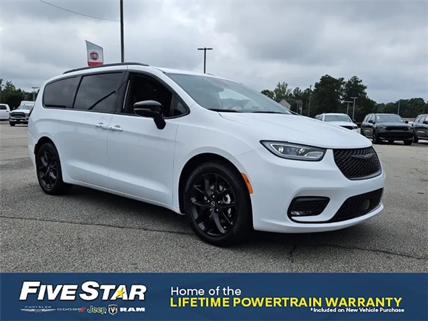 2026 Chrysler Pacifica Limited photo 1