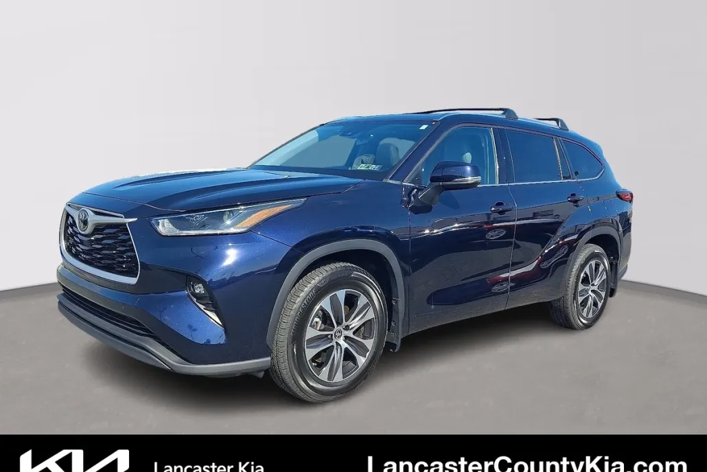 2021 Toyota Highlander XLE photo 1
